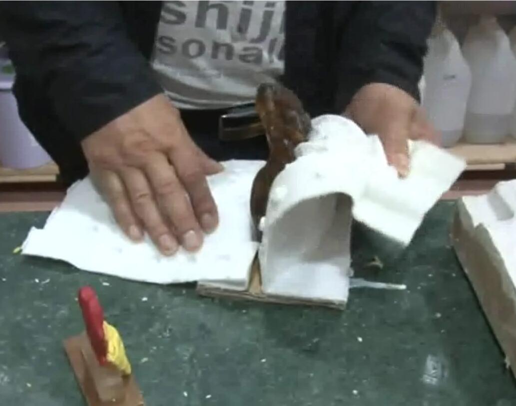 工業(yè)級(jí)模具硅膠開(kāi)模拆邊困難怎么辦？