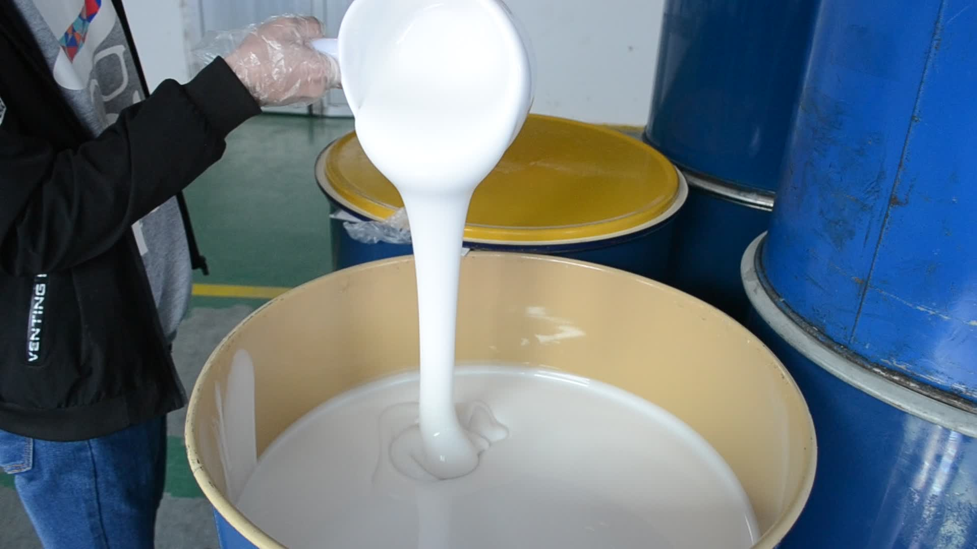 選購(gòu)模具硅膠如何適應(yīng)小批量與大批量生產(chǎn)的靈活需求？